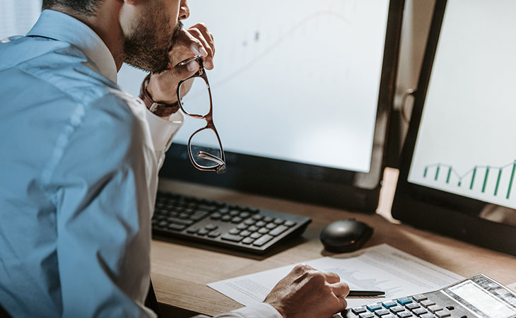 Program Manager Job Description: Essential Skills Guide Evinex Corporation | Staffing Agency detail-man-glasses-screens