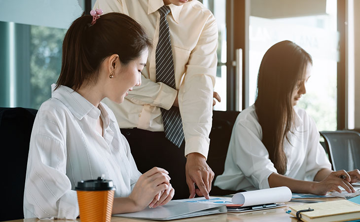 Program Manager Job Description: Essential Skills Guide Evinex Corporation | Staffing Agency man-pointing-paper-women-working