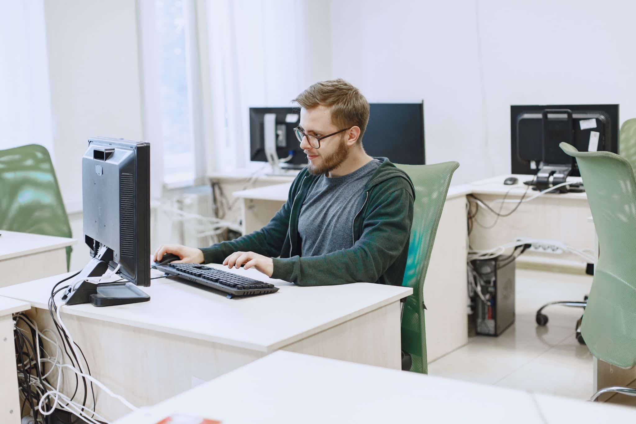Engineer Job Description: How To, Tips, Templates &Amp; Examples Evinex Corporation | Staffing Agency man-using.computer-office