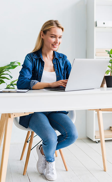 sit-woman-desk-laptop