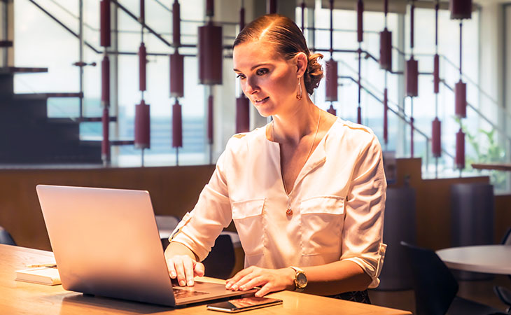 woman-looking-laptop