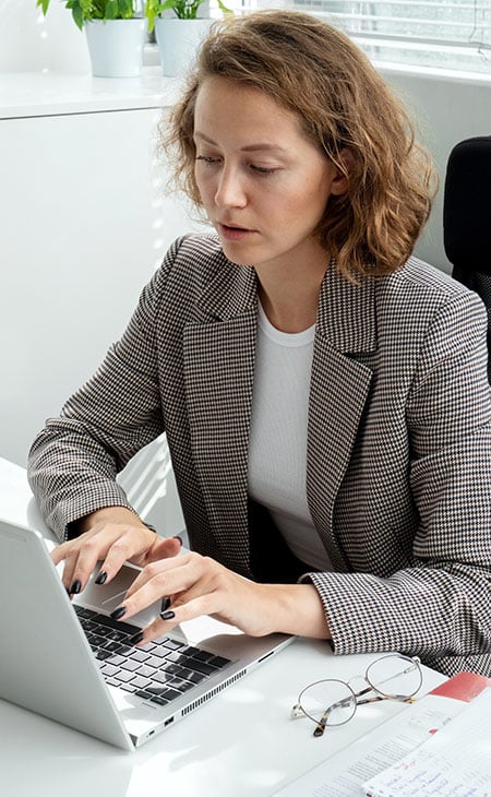 woman-typing-laptop