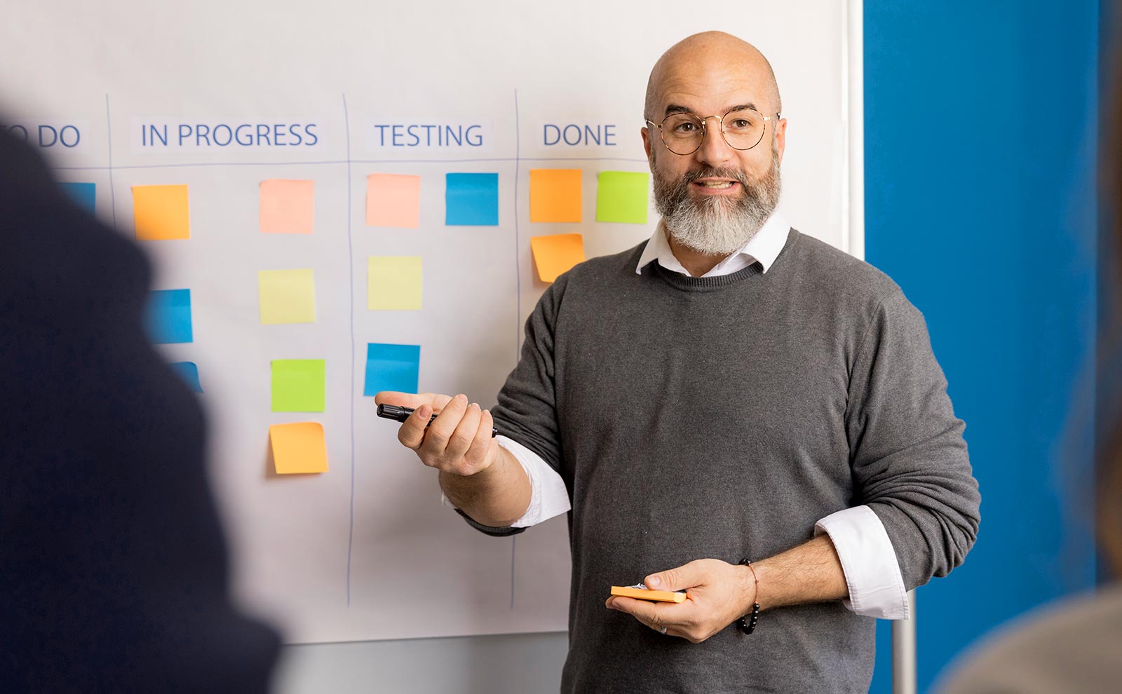 man-explaining-people-scrum