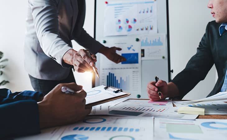 100+ Interview Questions To Identify Top Product Owners Evinex Corporation | Staffing Agency detail-hands-pointing-stats