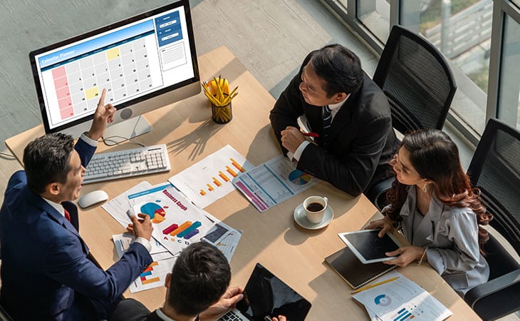 100+ Interview Questions For The Perfect Executive Assistant Evinex Corporation | Staffing Agency executives-meeting-talking
