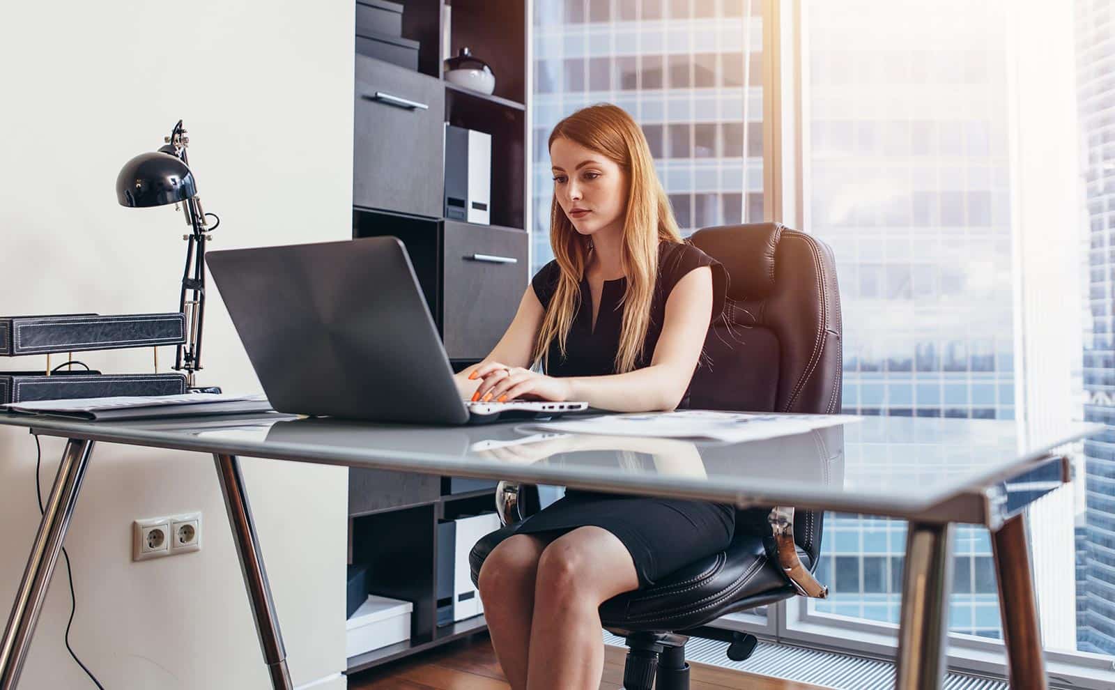 office-woman-working-table-laptop